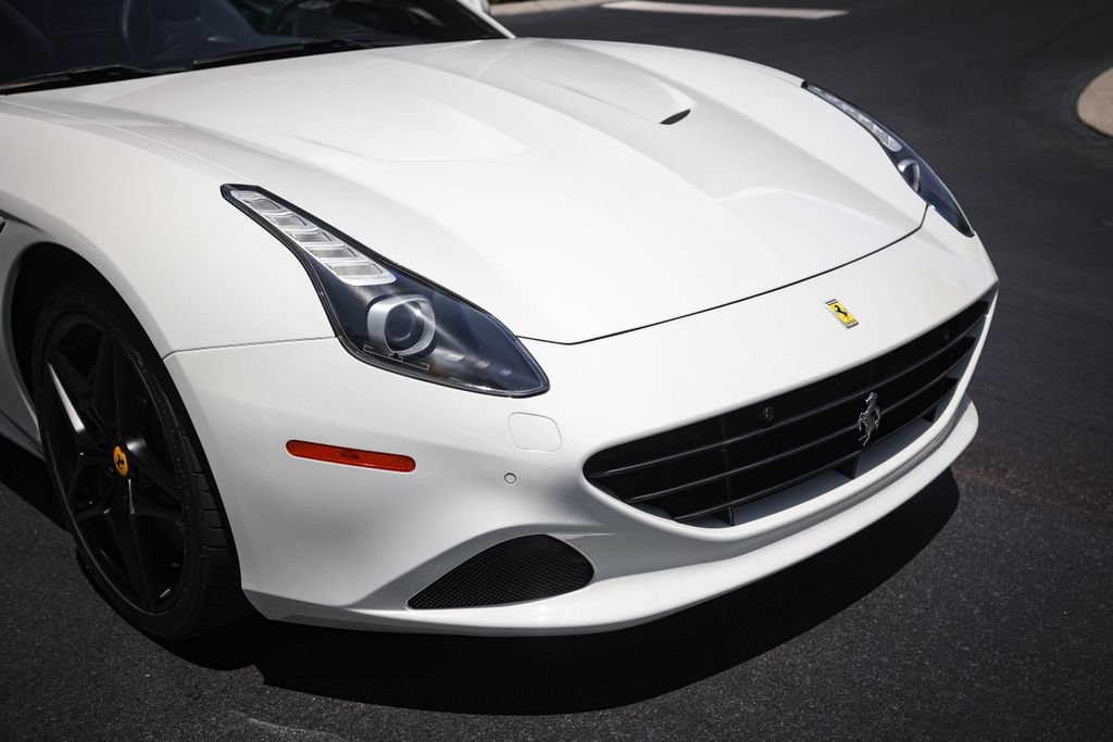 Used 2015 Ferrari California T RWD image 12