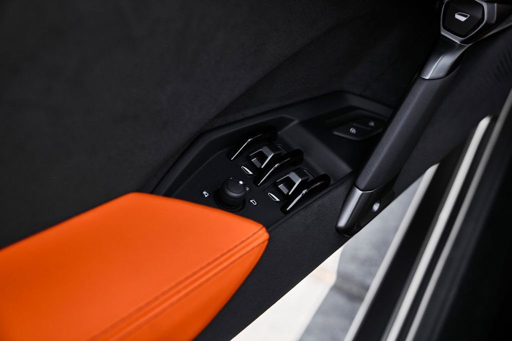 Used 2024 Lamborghini Revuelto AWD/4WD image 39