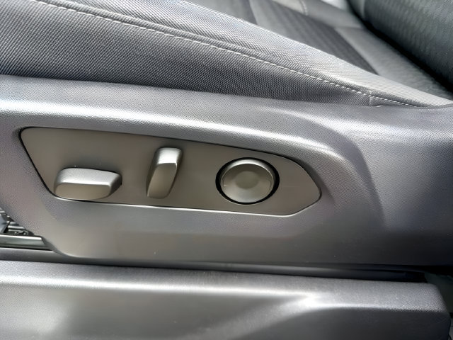 Used 2023 Chevrolet Silverado 1500 LT AWD/4WD image 16