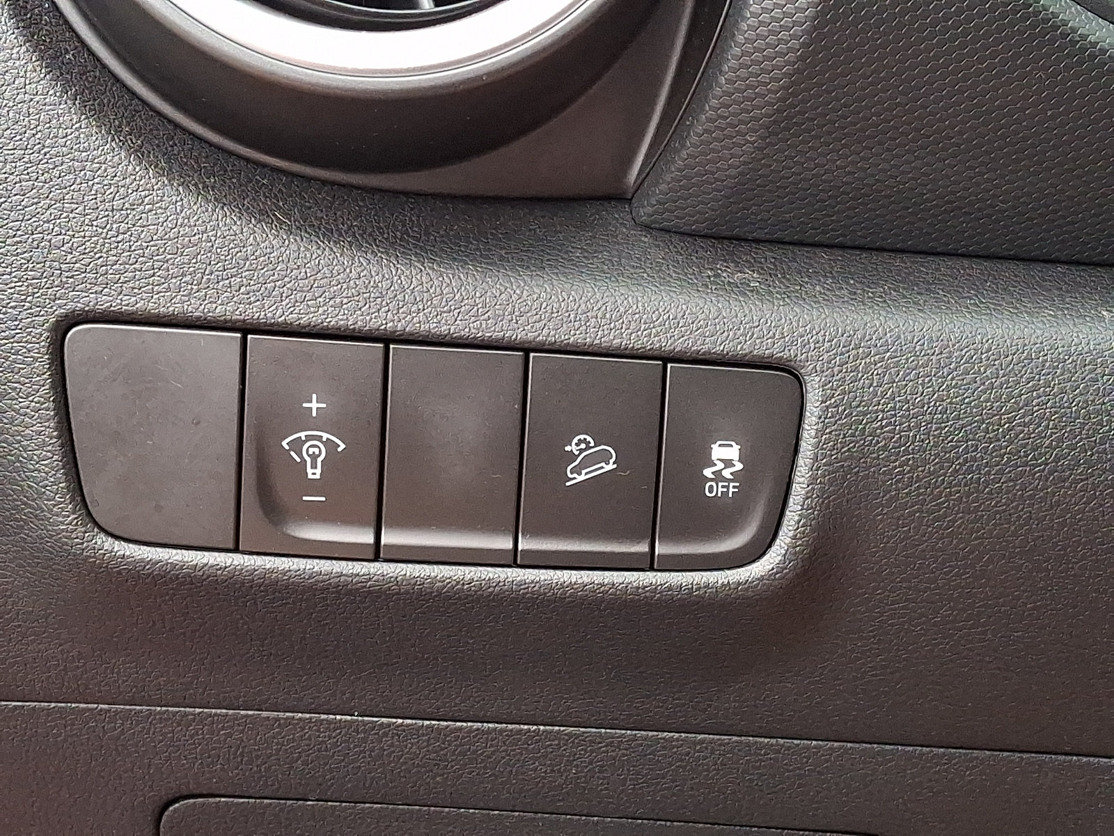 Certified 2023 Hyundai Kona SEL AWD/4WD image 26