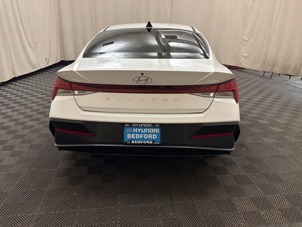 Used 2024 Hyundai Elantra SEL w/ Convenience Package image 6