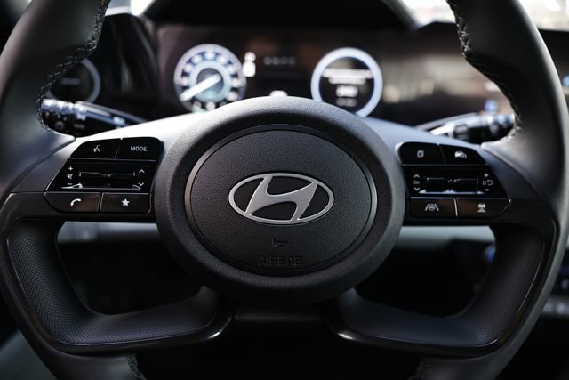 Certified 2025 Hyundai Elantra Limited FWD image 26