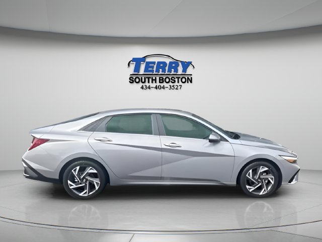 Used 2025 Hyundai Elantra SEL FWD image 1