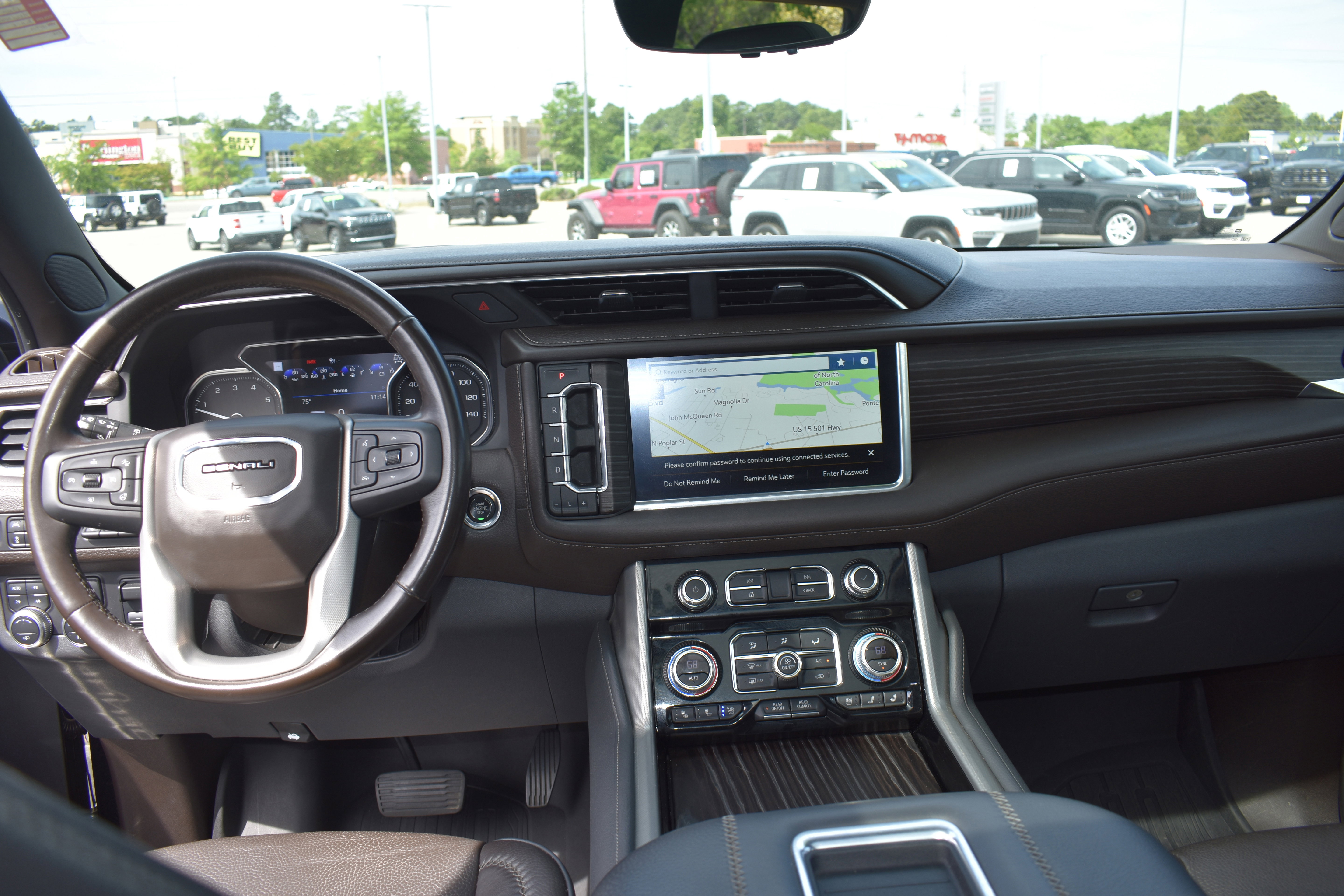 Used 2021 GMC Yukon XL Denali w/ Denali Ultimate Package AWD/4WD image 38