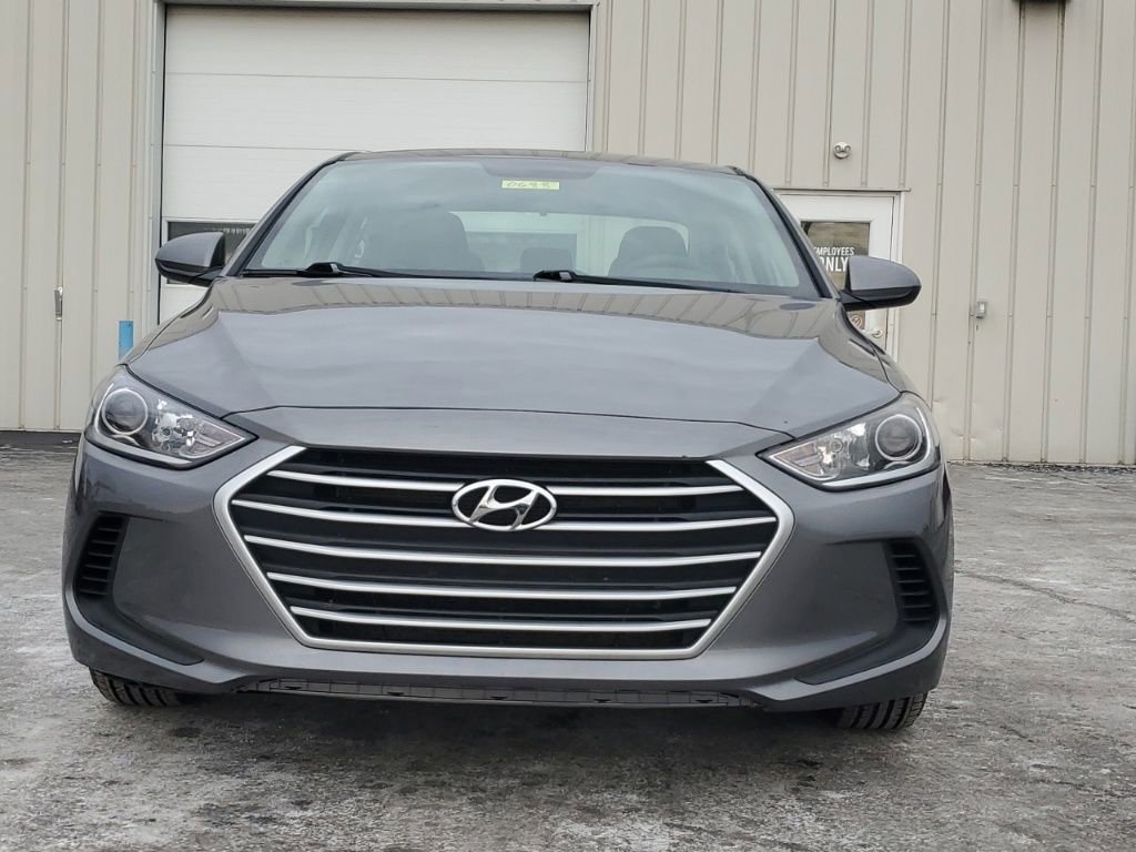 Used 2018 Hyundai Elantra SE image 2