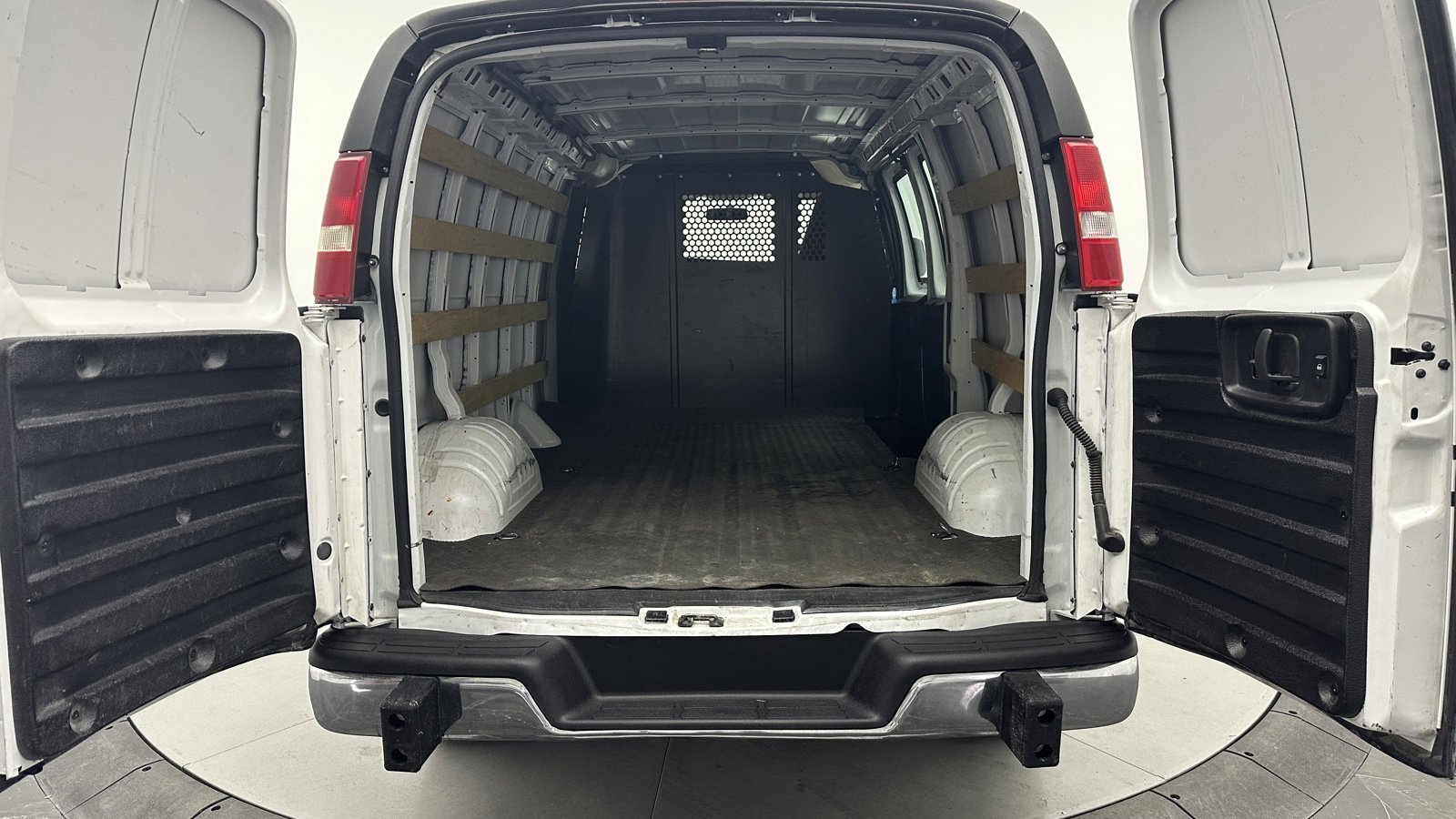 Used 2023 Chevrolet Express 2500 w/ Driver Convenience Package RWD image 19