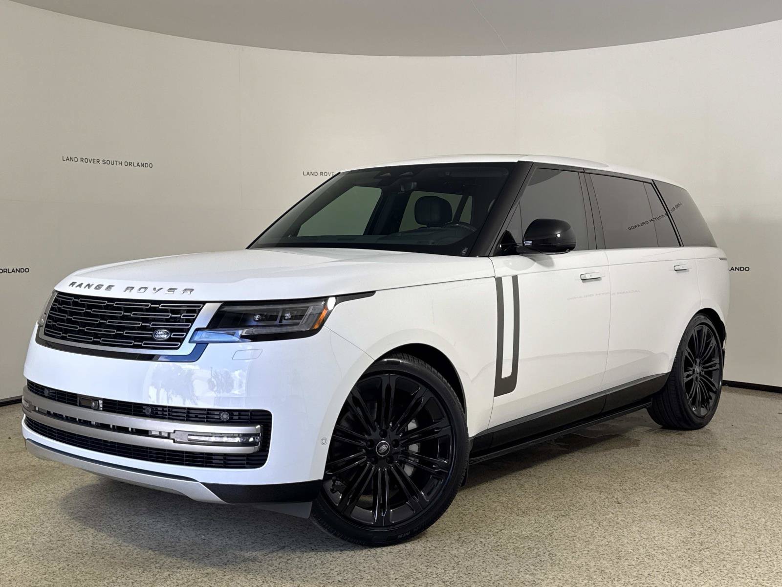 Used 2025 Land Rover Range Rover Long Wheelbase SE AWD/4WD image 1