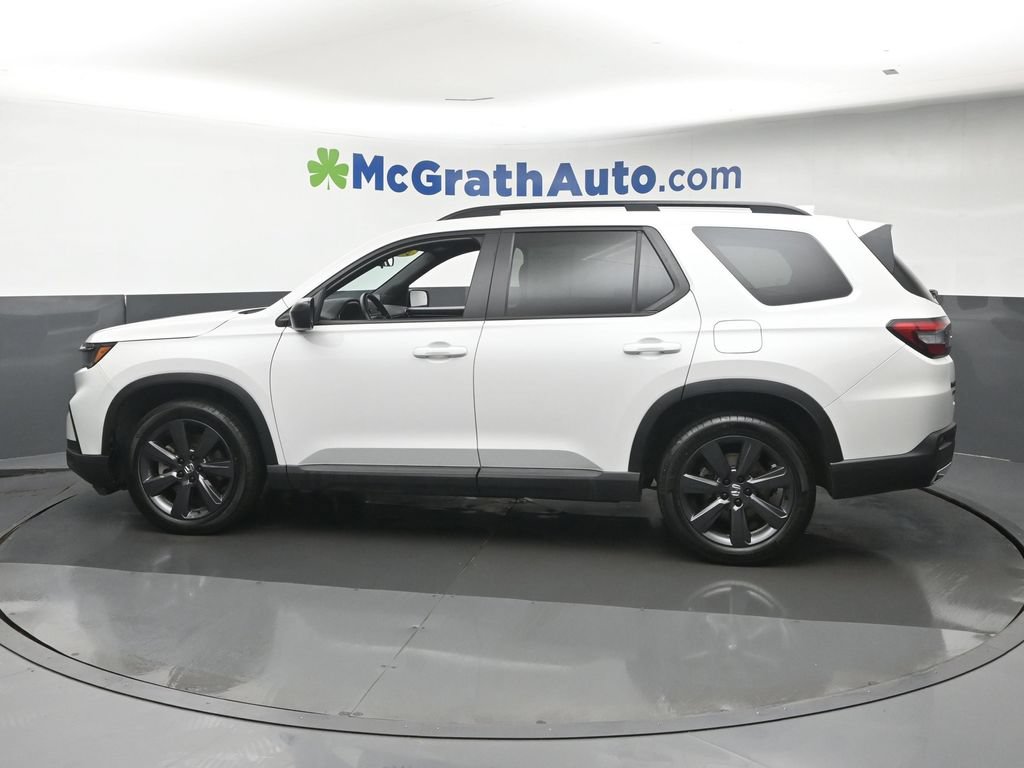 Used 2025 Honda Pilot Sport image 23