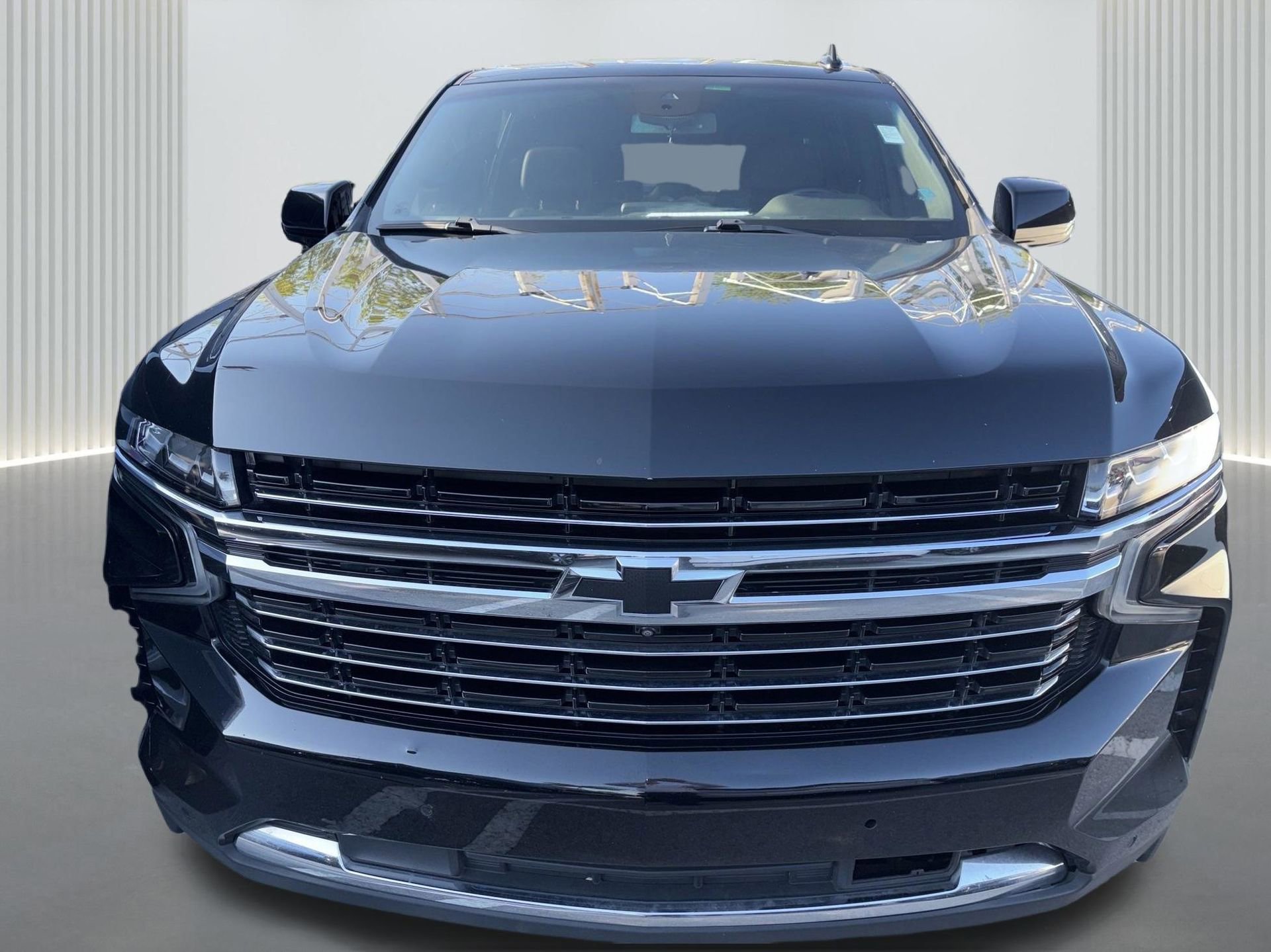 Used 2023 Chevrolet Suburban LT w/ Luxury Package image 1