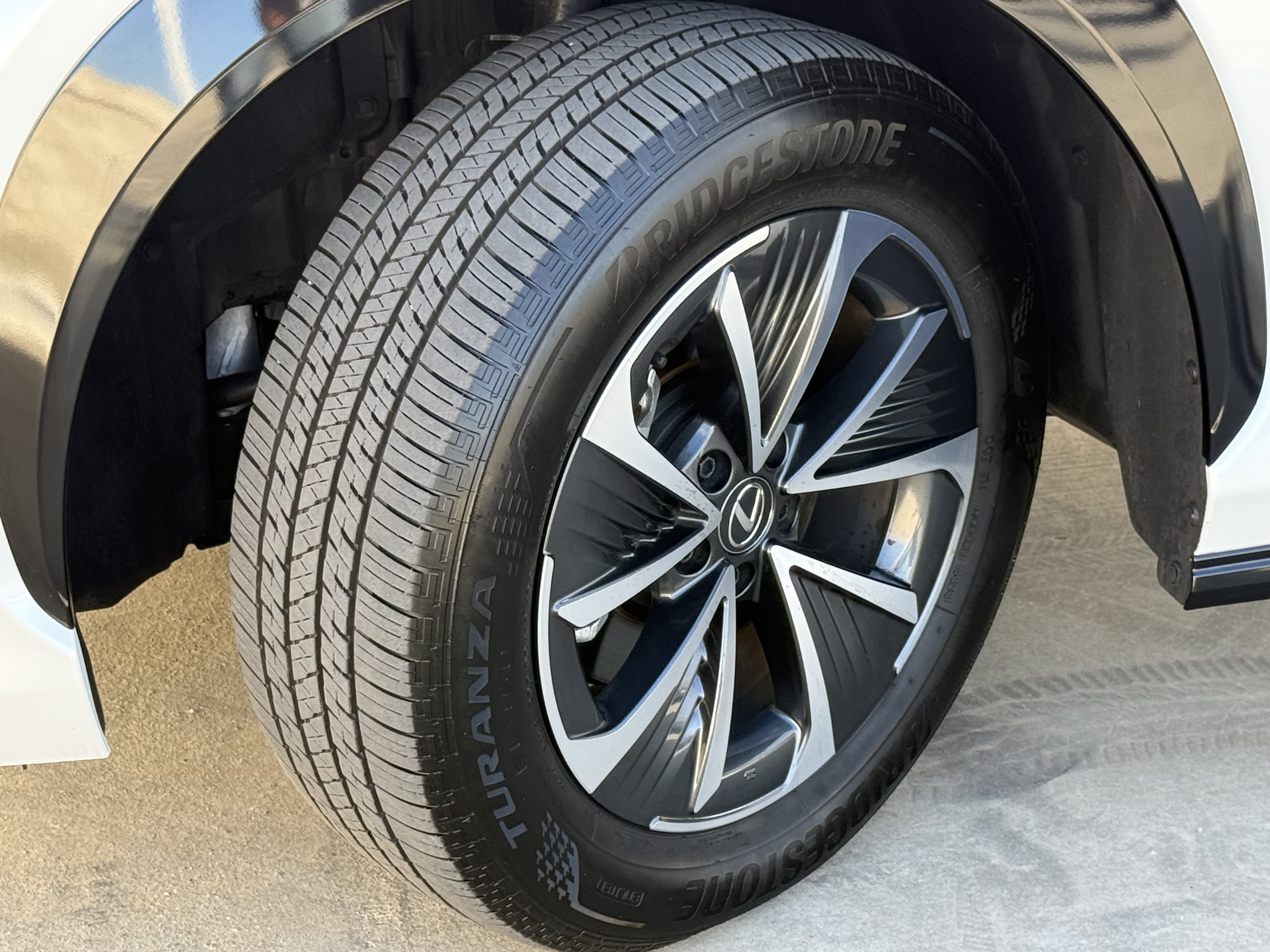 Certified 2025 Lexus RZ 300e FWD image 17