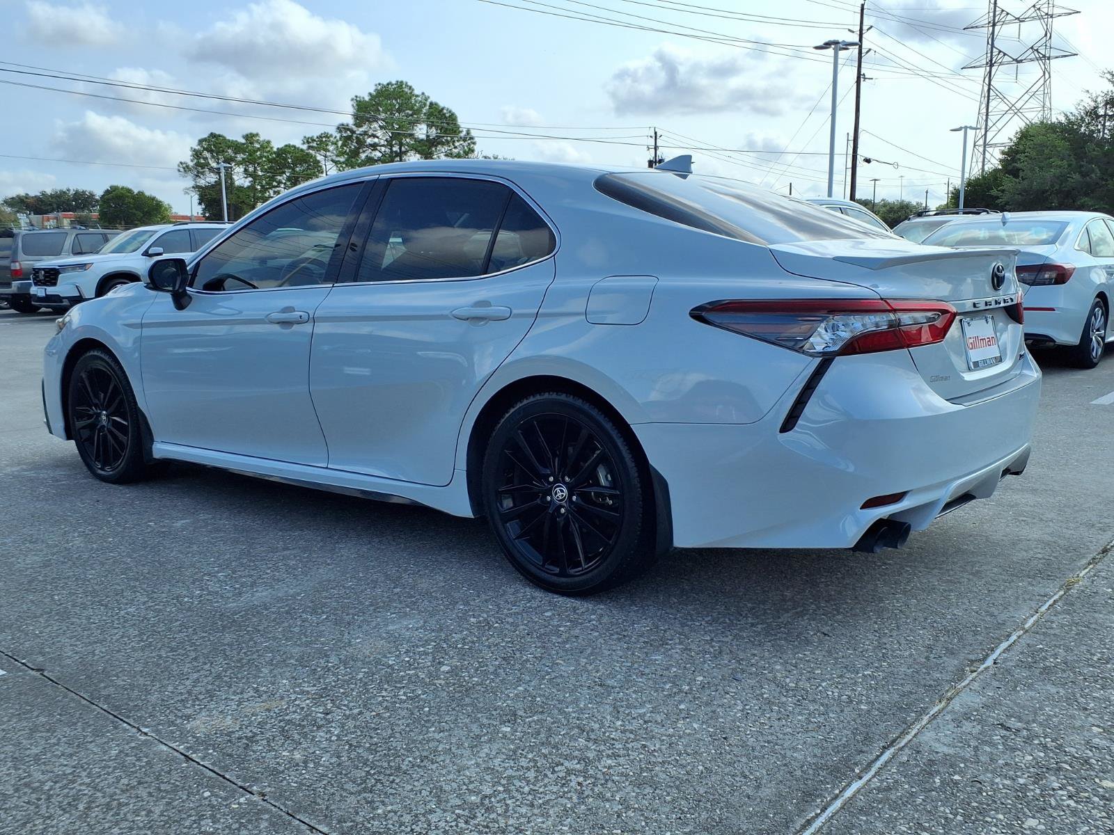 Used 2023 Toyota Camry XSE FWD image 3