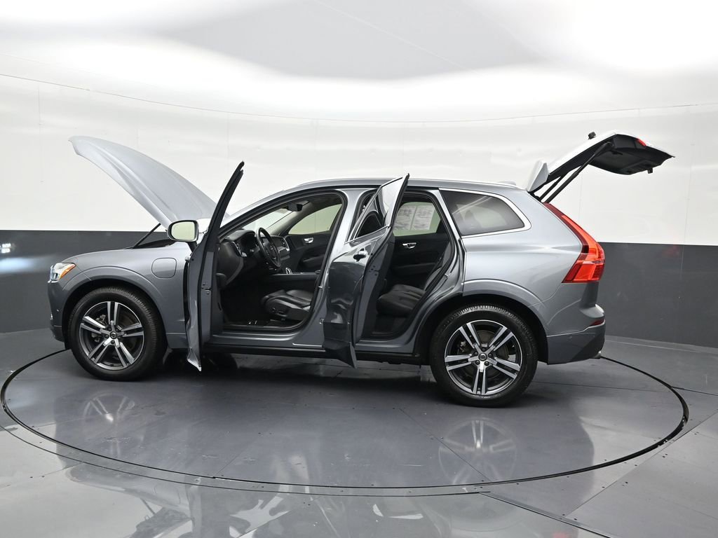 Used 2019 Volvo XC60 T8 Momentum w/ Premium Package image 32
