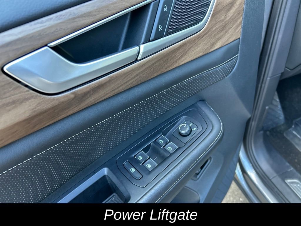 Used 2025 Volkswagen Atlas SE image 12