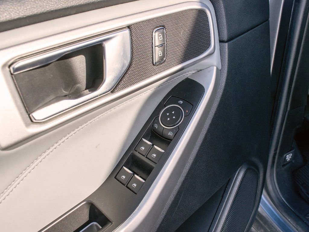 Used 2022 Ford Explorer XLT image 27
