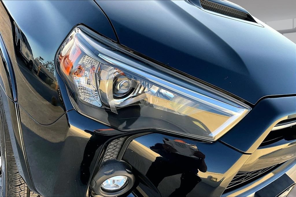 Used 2022 Toyota 4Runner TRD Off-Road AWD/4WD image 30