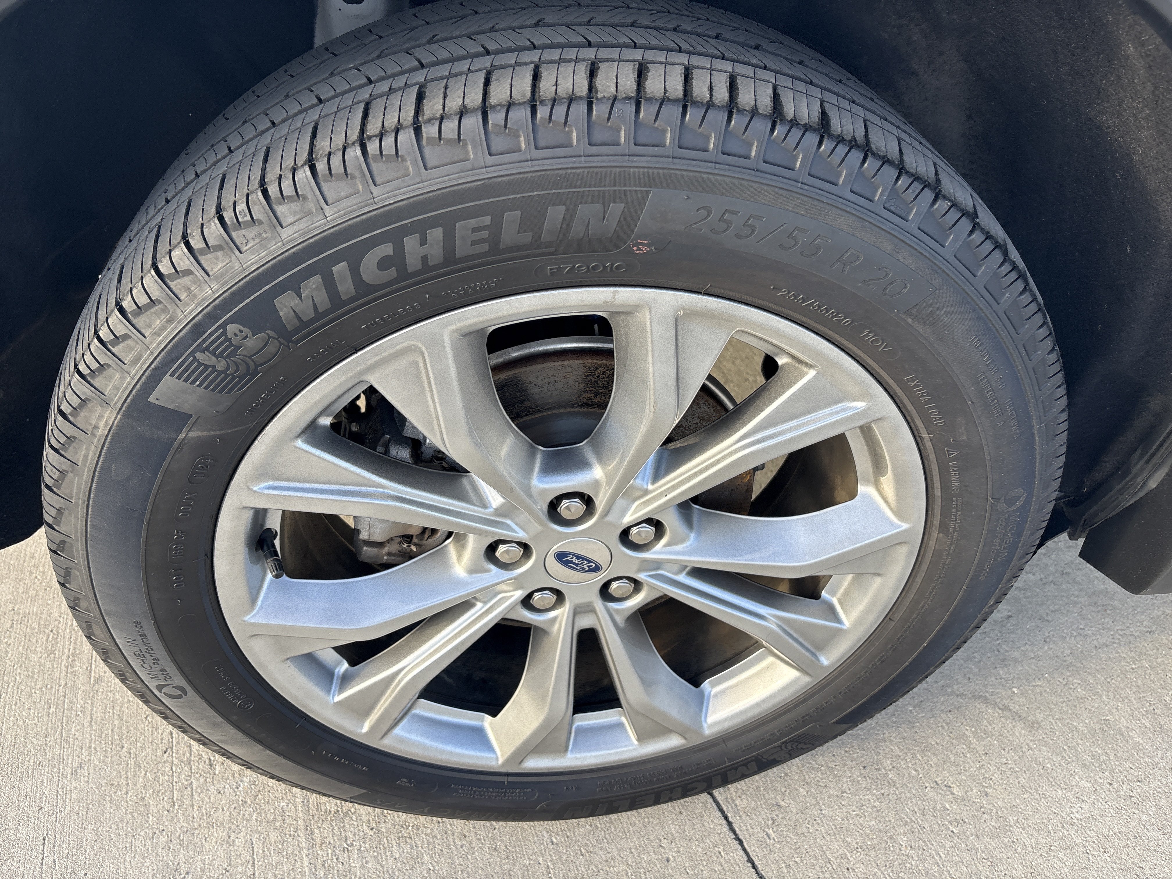 Used 2024 Ford Explorer Limited AWD/4WD image 8
