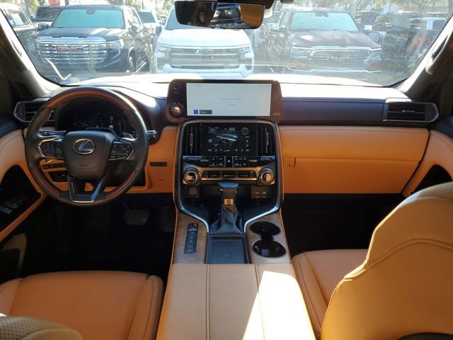 Used 2025 Lexus LX 600 4WD w/ Luxury Package image 10