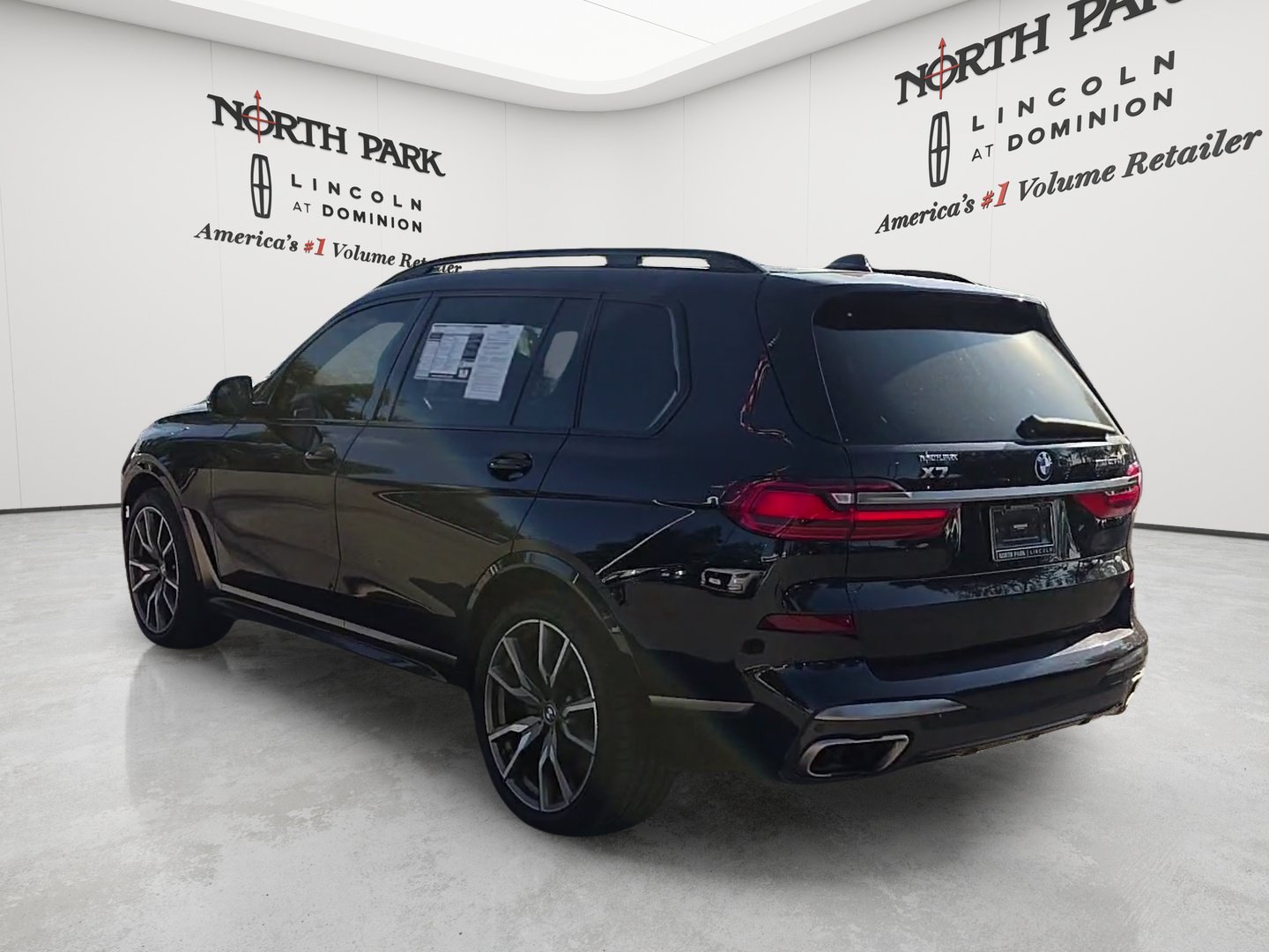 Used 2022 BMW X7 M50i w/ Dynamic Handling Package AWD/4WD image 3