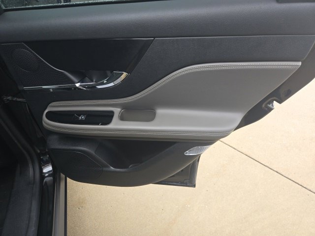 Certified 2024 Lincoln Corsair AWD w/ Equipment Group 101A image 21