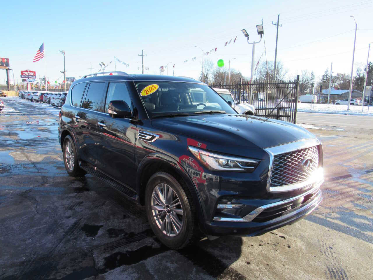 Used 2024 INFINITI QX80 Luxe image 3