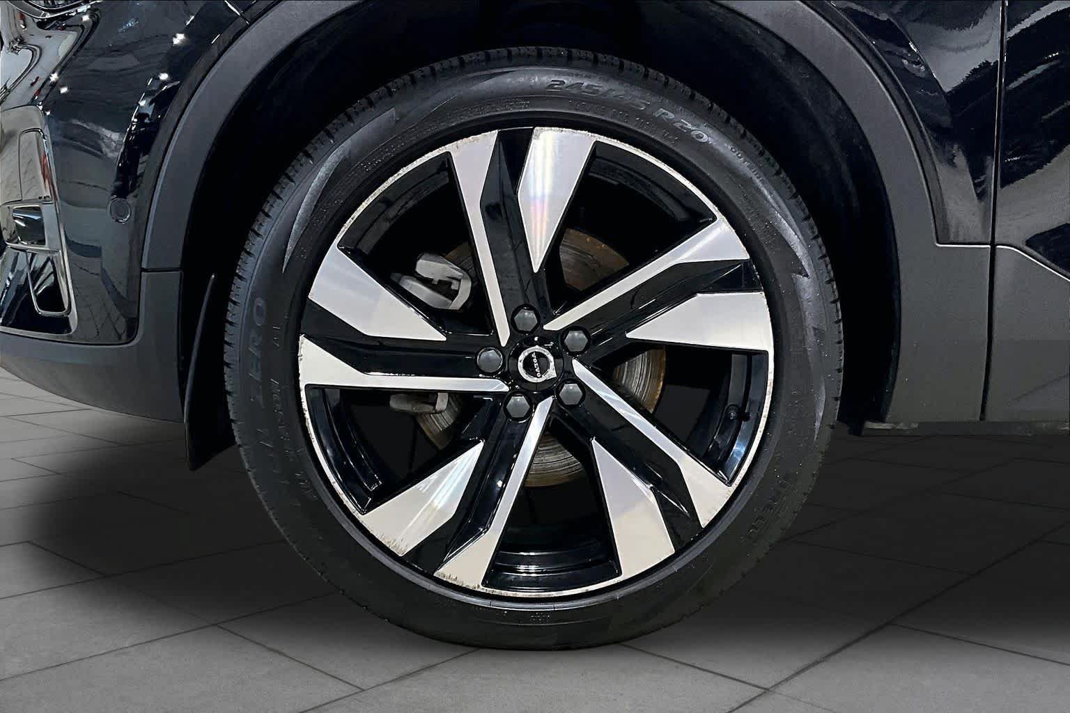 Used 2024 Volvo XC40 B5 Plus w/ Protection Package Premier AWD/4WD image 11