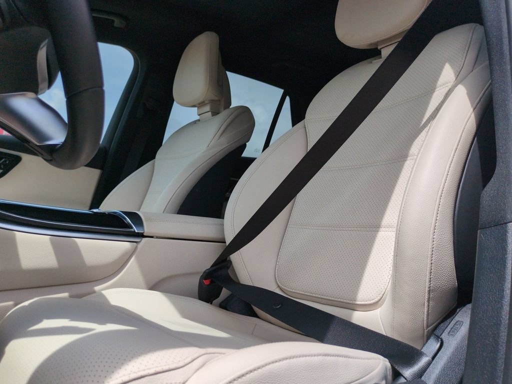 Used 2025 Mercedes-Benz GLC 300 4MATIC image 13