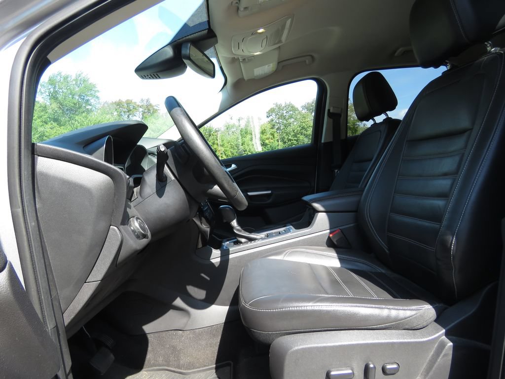 Used 2017 Ford Escape Titanium w/ Equipment Group 301A AWD/4WD image 10
