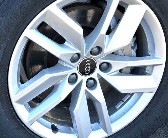 Used 2023 Audi Q5 2.0T Premium w/ Convenience Package image 13