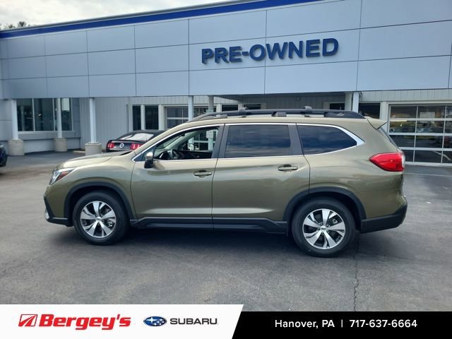 Used 2023 Subaru Ascent Premium w/ Convenience Package image 2