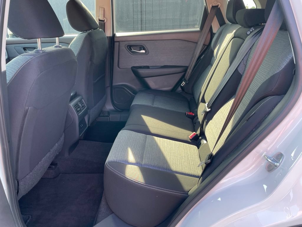 Used 2023 Nissan Rogue SV AWD/4WD image 17