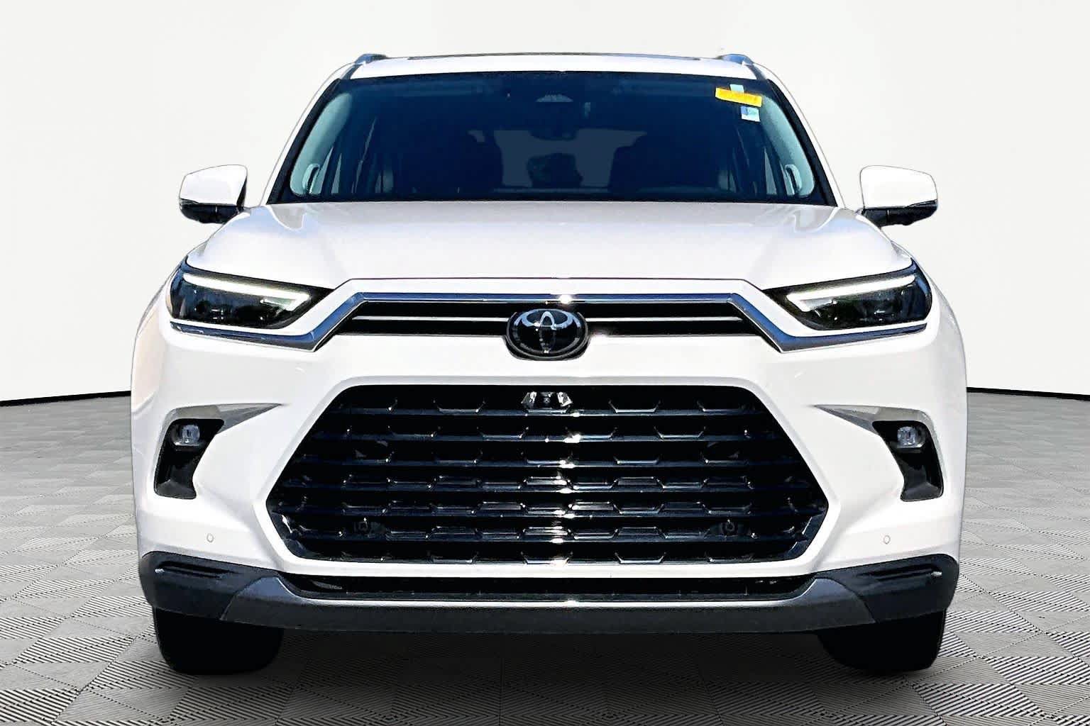 Used 2024 Toyota Grand Highlander AWD image 3