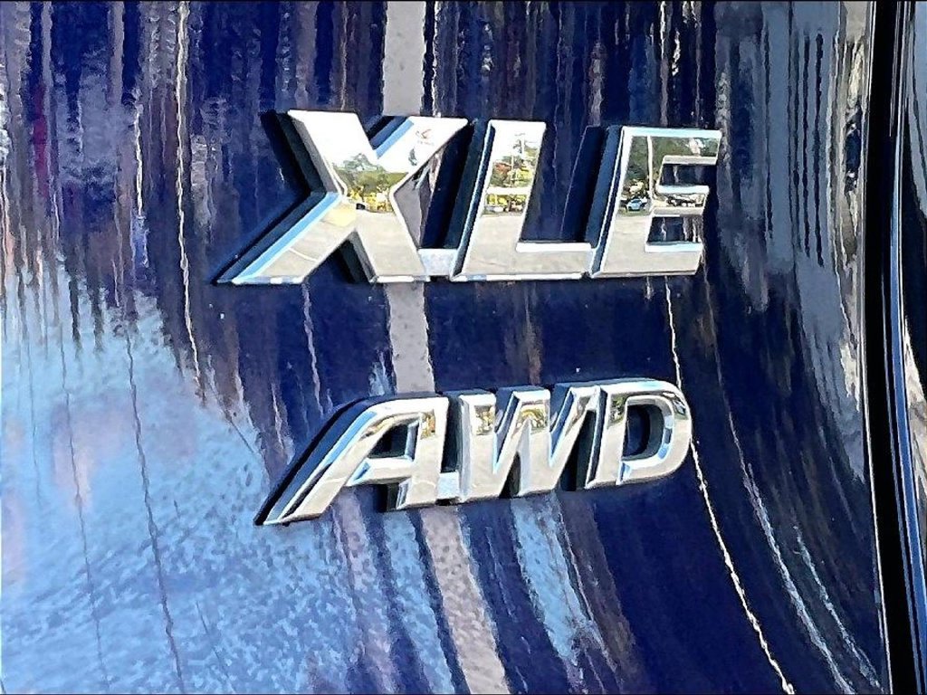 Used 2025 Toyota RAV4 XLE AWD/4WD image 29