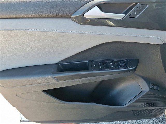 Used 2022 Volkswagen Taos SEL w/ Panoramic Sunroof Package image 17