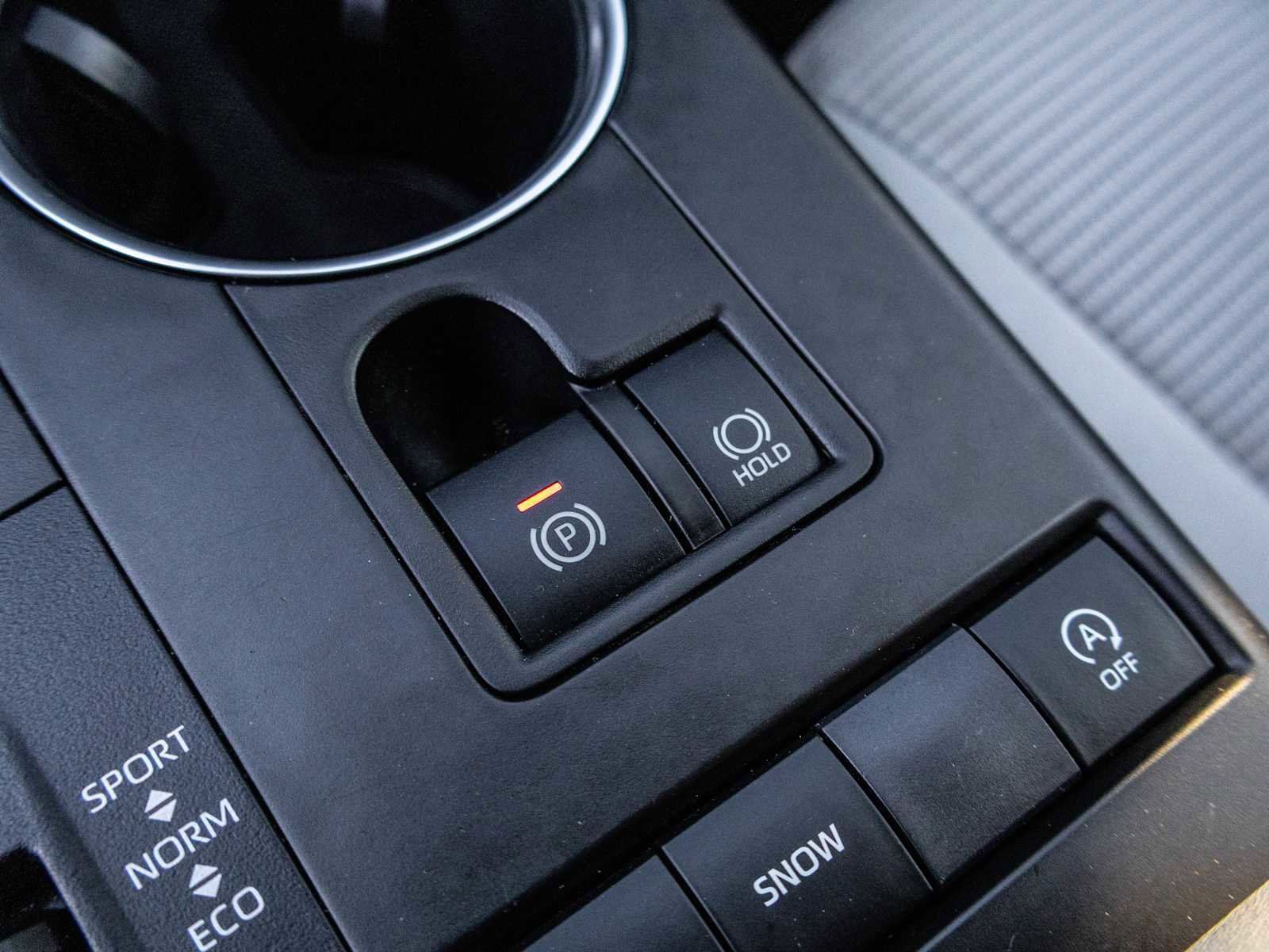 Used 2022 Toyota Highlander LE FWD image 27