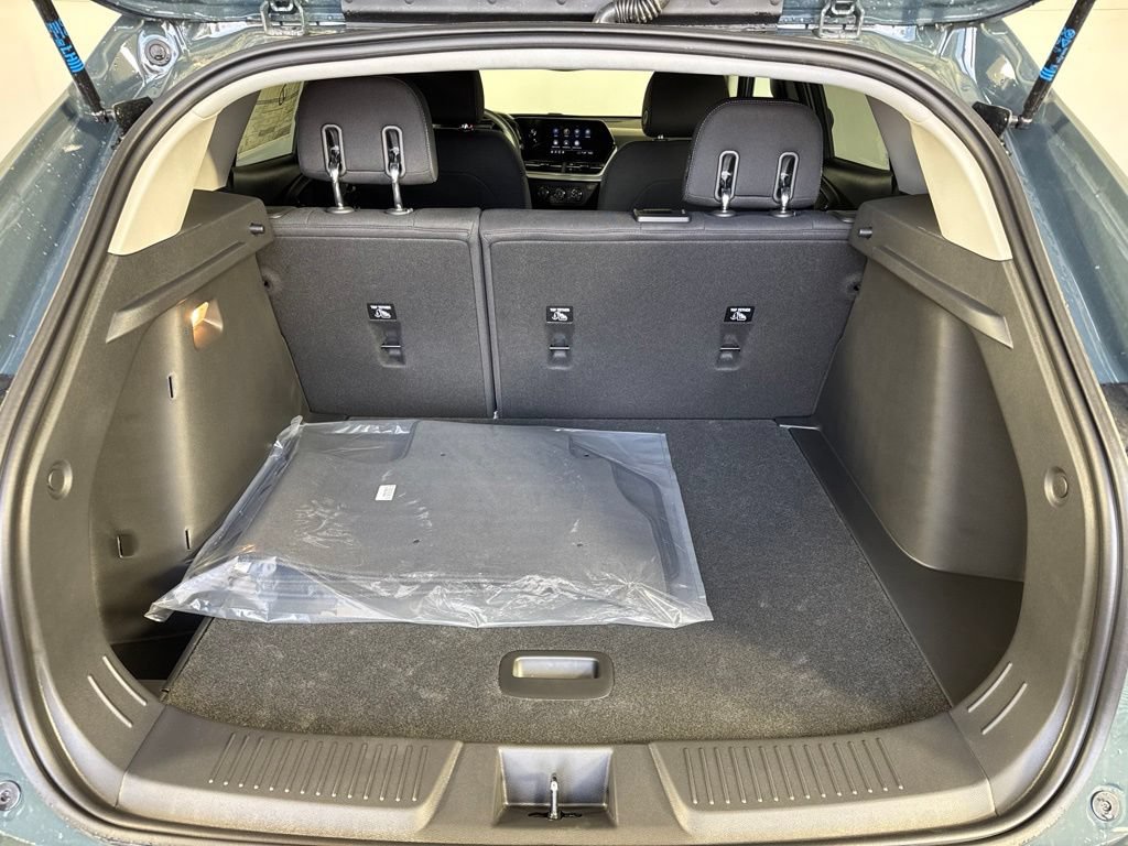 New 2026 Chevrolet Trax LS w/ LS Convenience Package FWD image 28