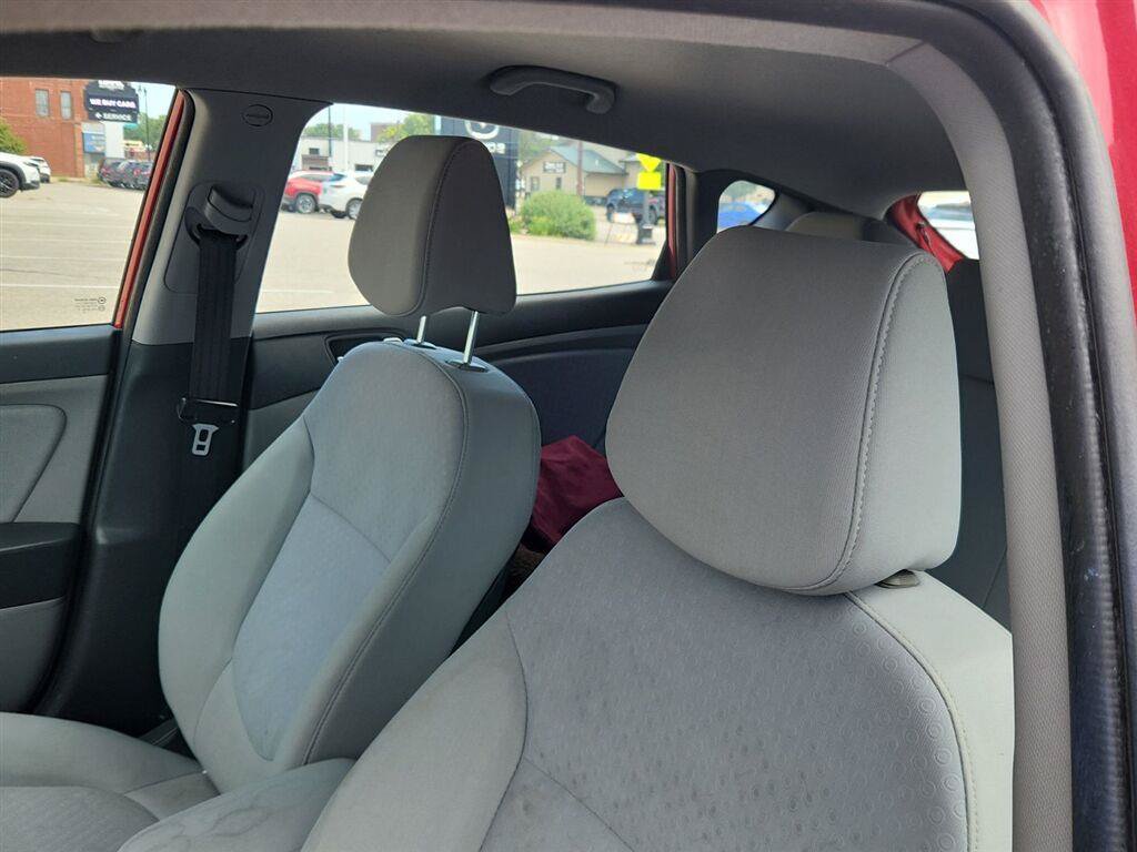 Used 2014 Hyundai Accent SE FWD image 10