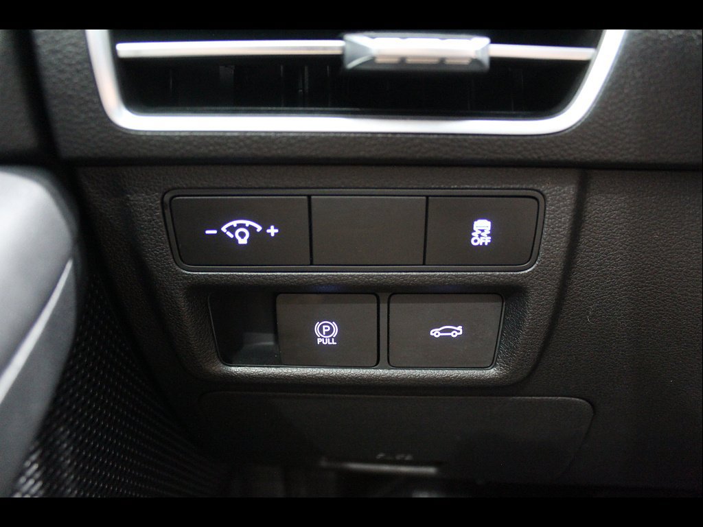 Used 2025 Hyundai Sonata SEL FWD image 28