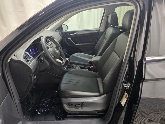 Certified 2023 Volkswagen Tiguan SE w/ Panoramic Sunroof Package image 13