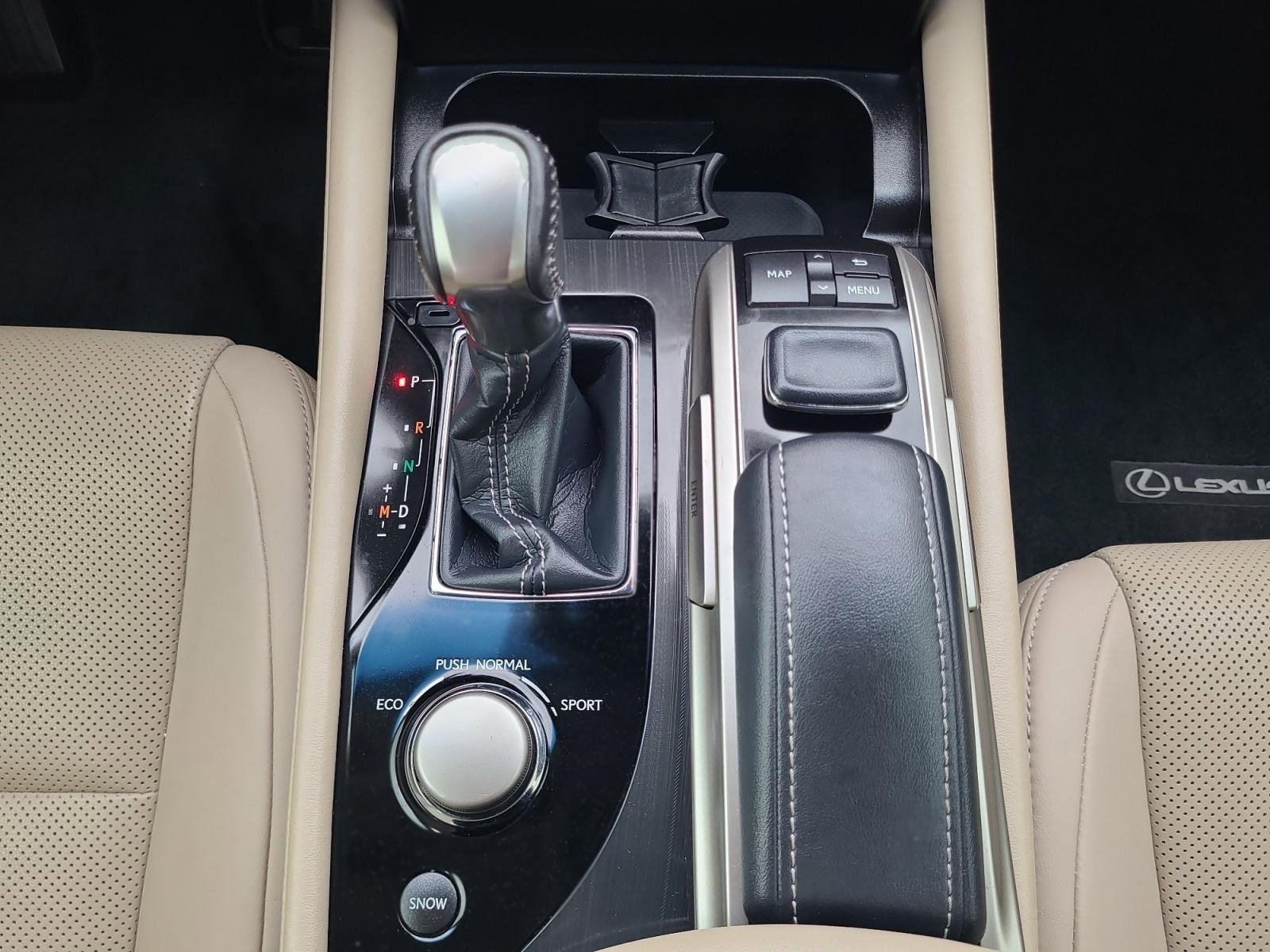 Used 2017 Lexus GS 200t w/ Premium Package image 16