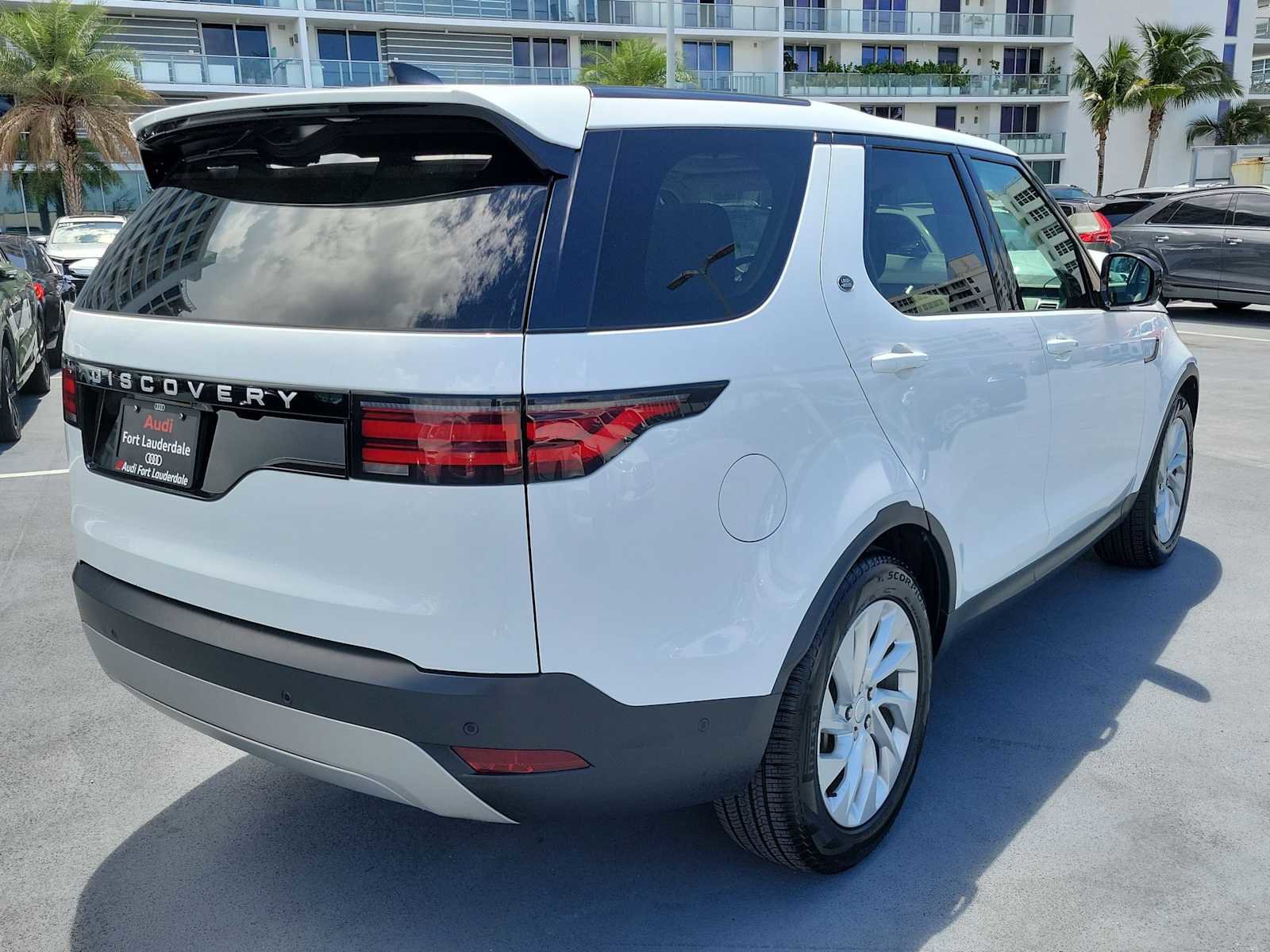 Used 2025 Land Rover Discovery S AWD/4WD image 6