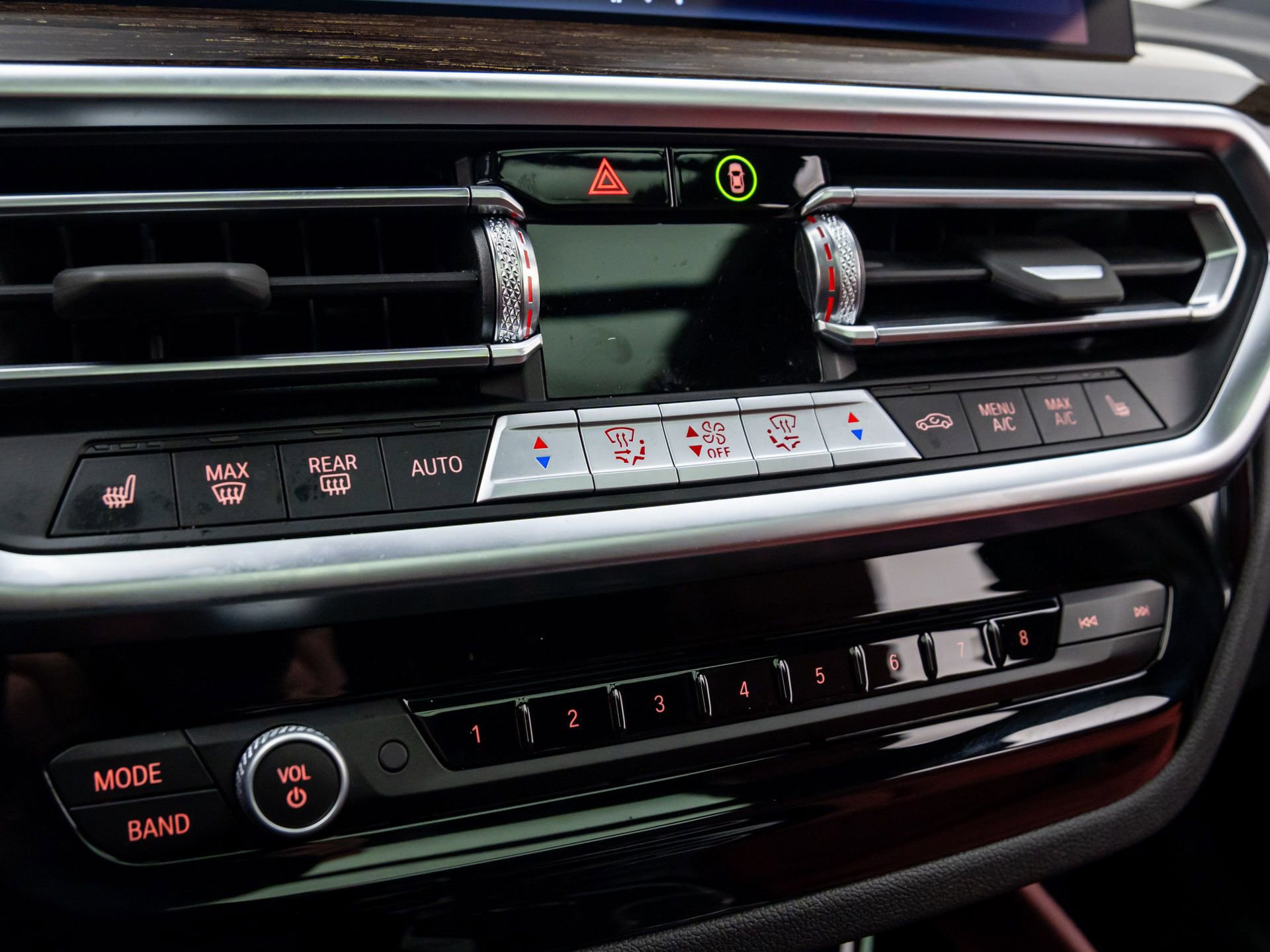 Certified 2025 BMW X4 xDrive30i w/ Premium Package image 28