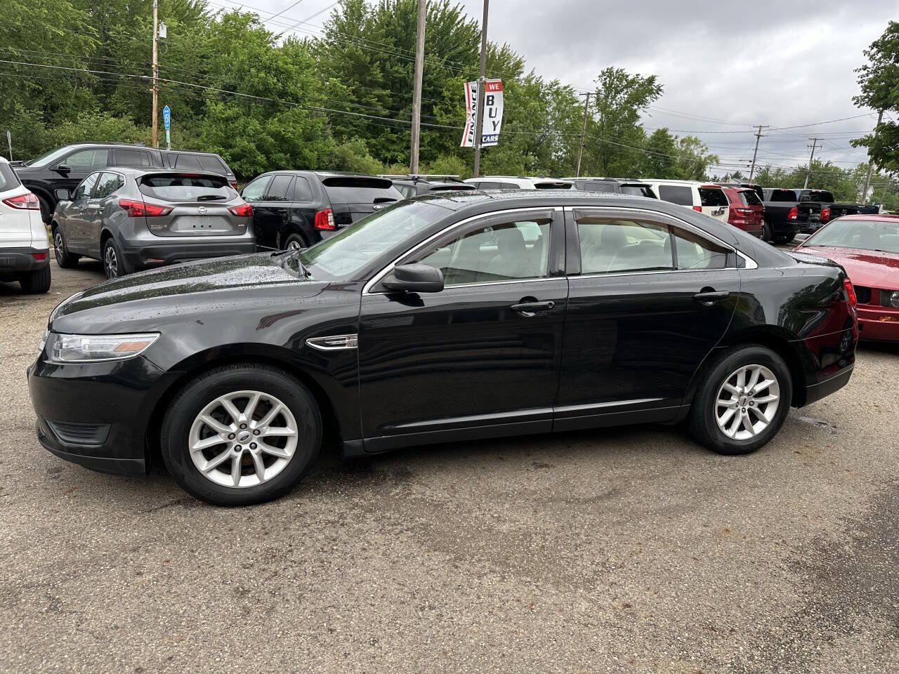 Used 2013 Ford Taurus SE image 3
