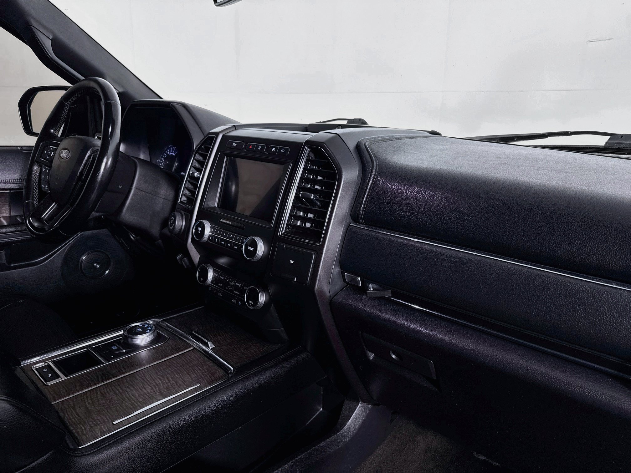 Used 2020 Ford Expedition Limited w/ Texas Edition Package RWD image 48