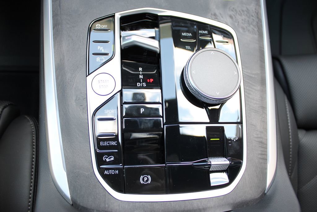 New 2026 BMW X5 xDrive50e w/ M Sport Package image 31