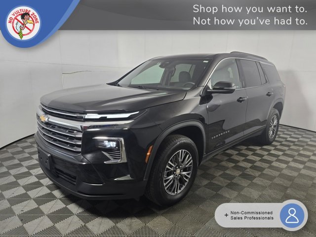 Used 2025 Chevrolet Traverse LT image 1