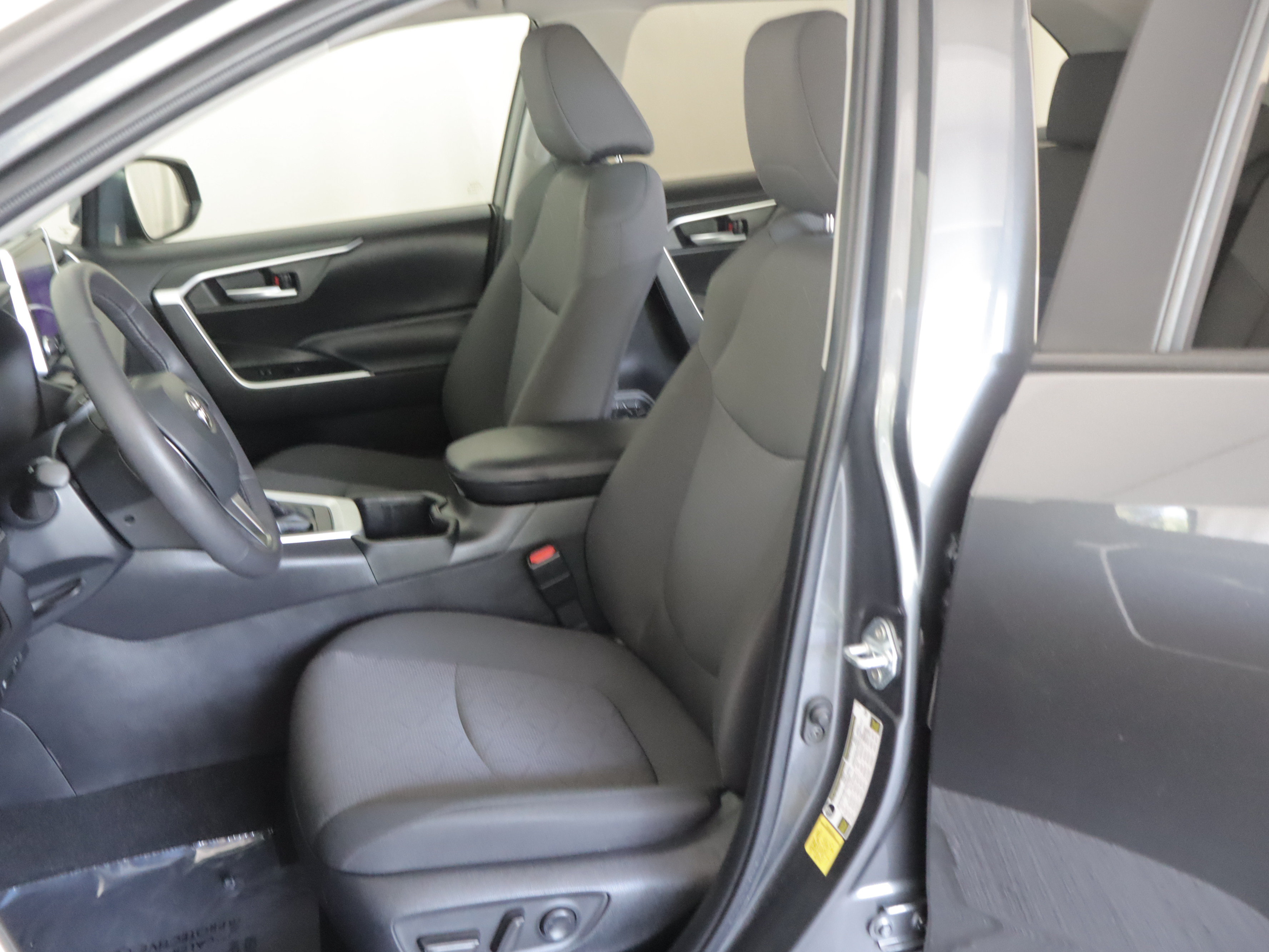Used 2023 Toyota RAV4 XLE w/ Convenience Package AWD/4WD image 8