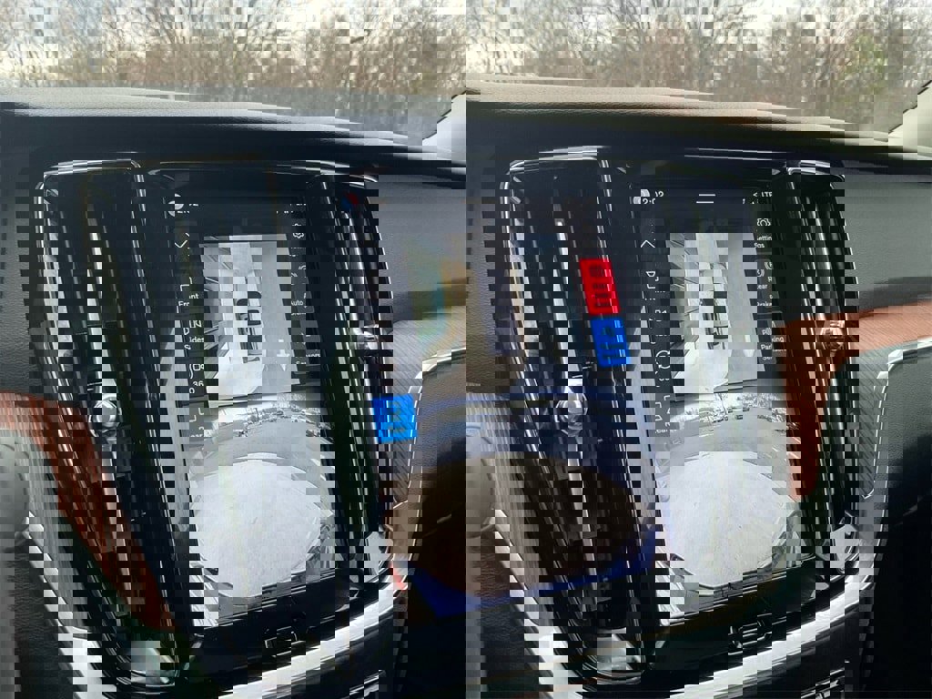 Certified 2025 Volvo S60 B5 Plus image 27