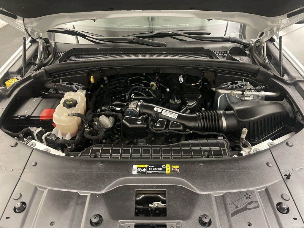 Used 2023 Jeep Grand Cherokee Laredo image 23