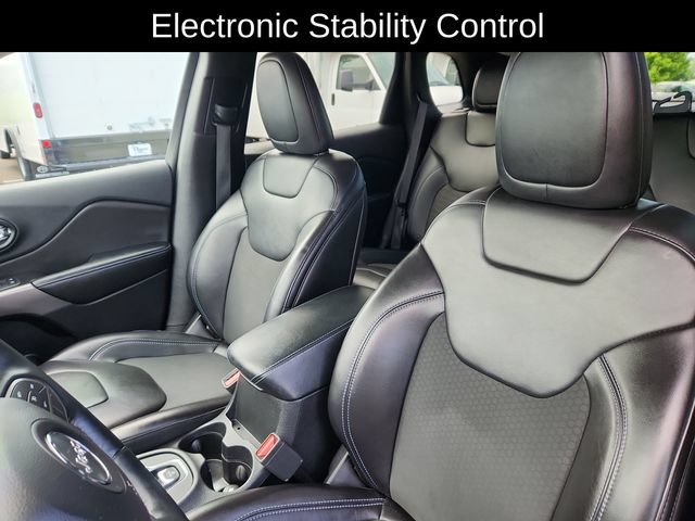 Used 2019 Jeep Cherokee Latitude Plus w/ Cold Weather Group AWD/4WD image 20