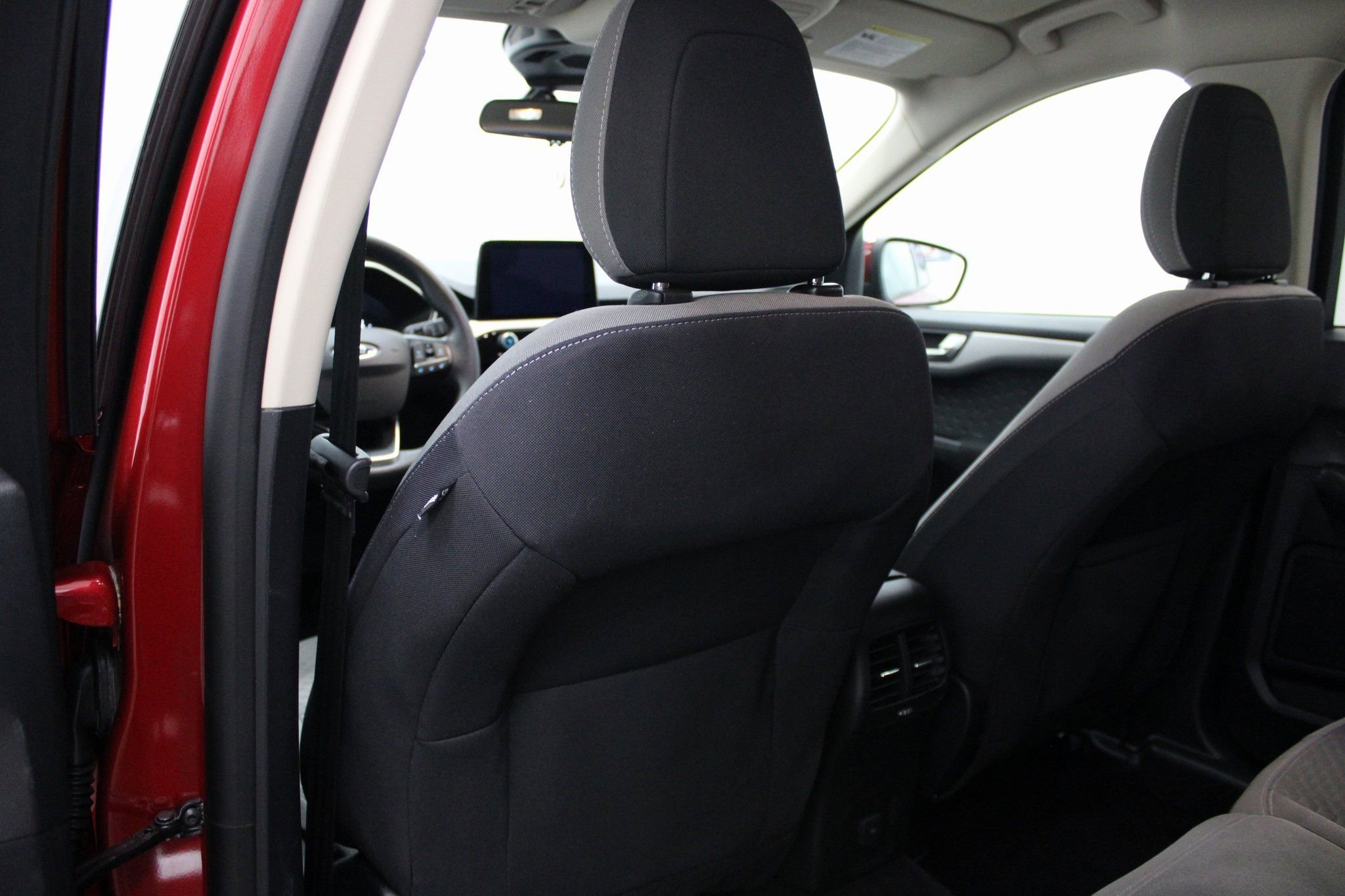 Used 2020 Ford Escape SE image 21